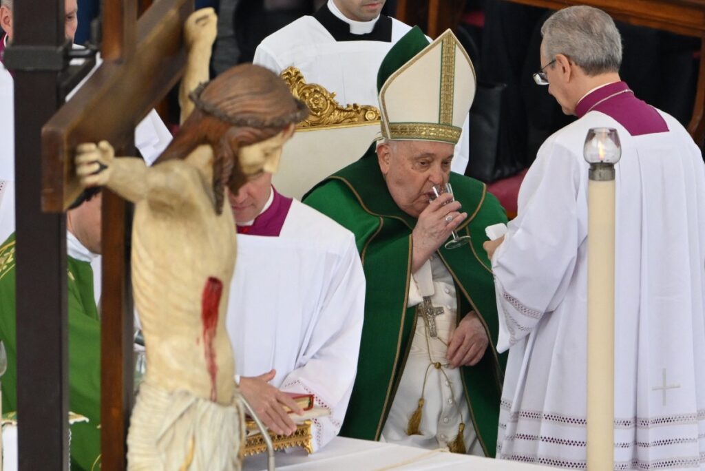 Cancelados los compromisos del fin de semana del papa Francisco por hospitalización
