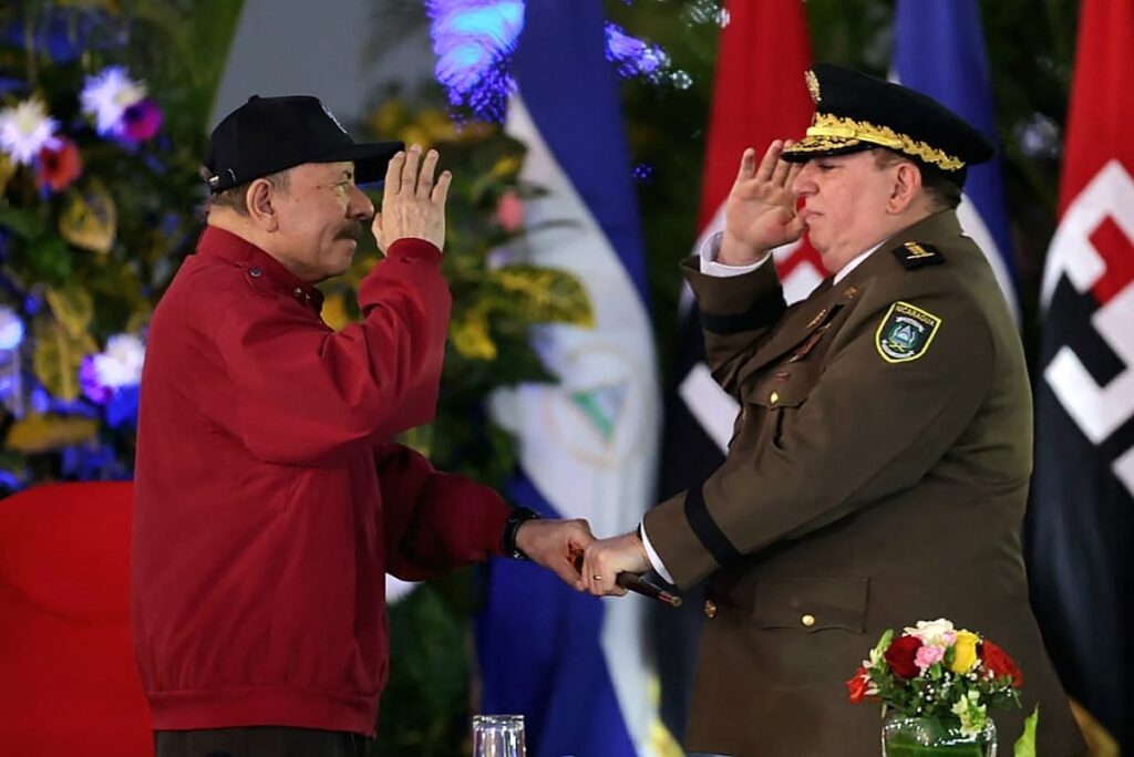 Ortega juramenta a su leal jefe del Ejército de Nicaragua para un cuarto mandato