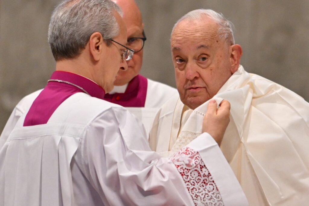 El papa Francisco marca sus tres semanas hospitalizado con un inesperado audio