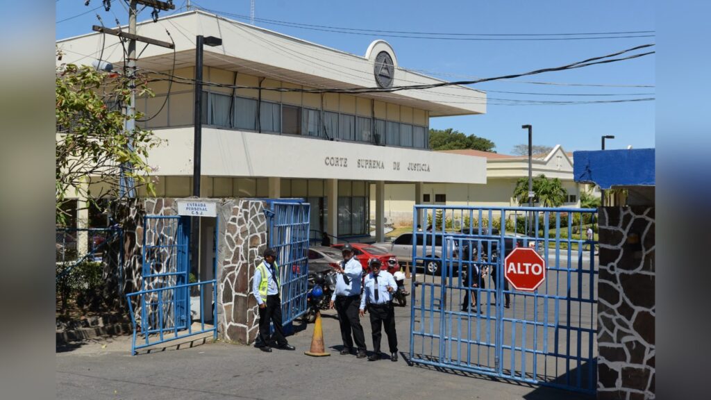 Muerte civil en Nicaragua: cancelación de licencias a abogados deja a ciudadanos en la indefensión