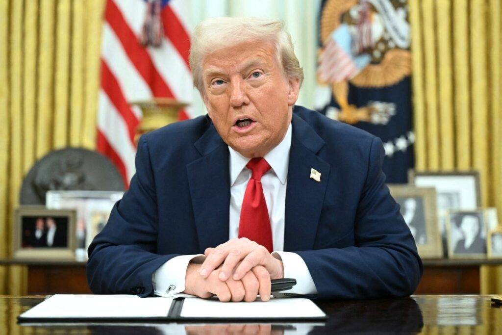 Trump dice que los estadounidenses quieren que se postule a un nuevo mandato