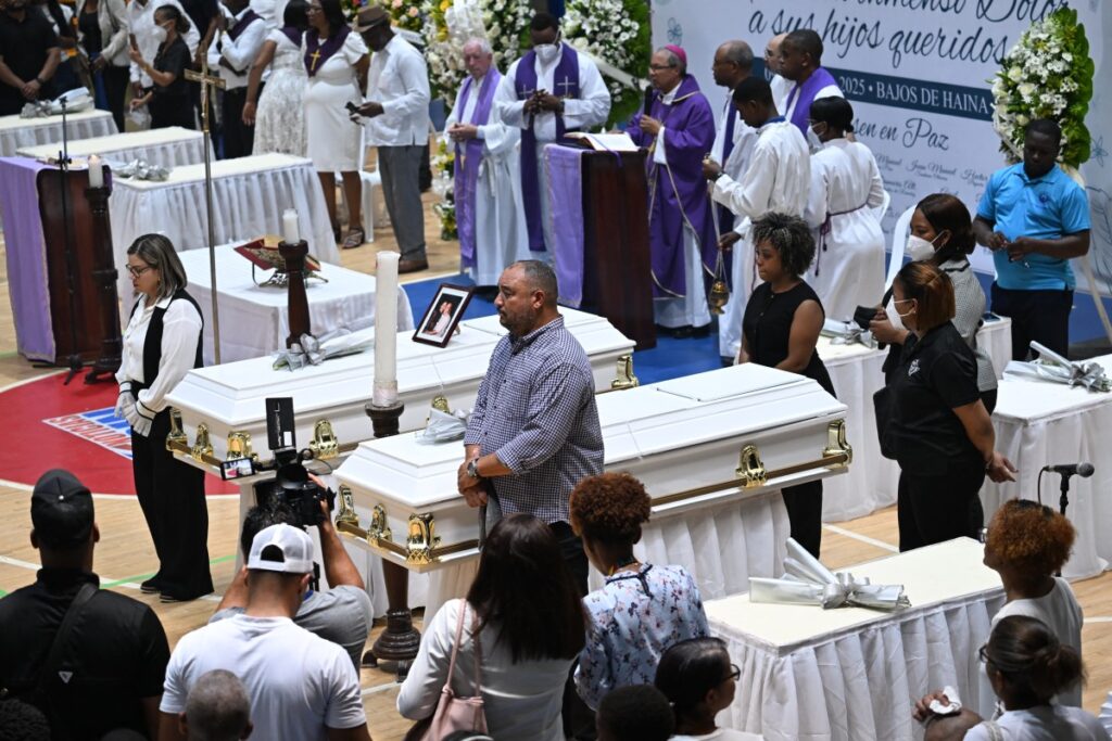 República Dominicana busca agilizar entrega de cuerpos tras desplome de discoteca