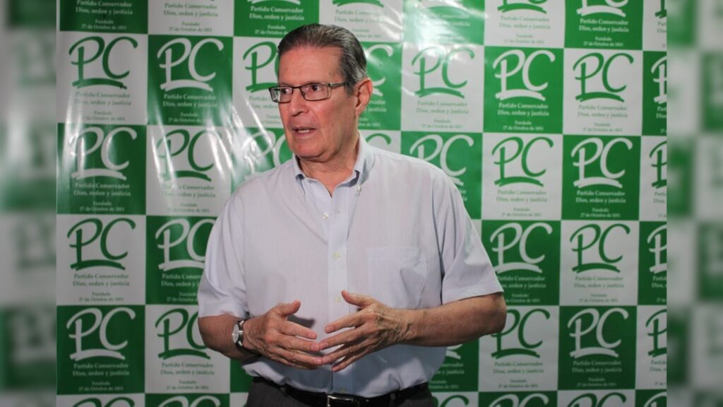 Resucita Alfredo César, alias «Siete Puñales», reaparece como “gurú político” y predice un «cambio democrático inevitable» en Nicaragua