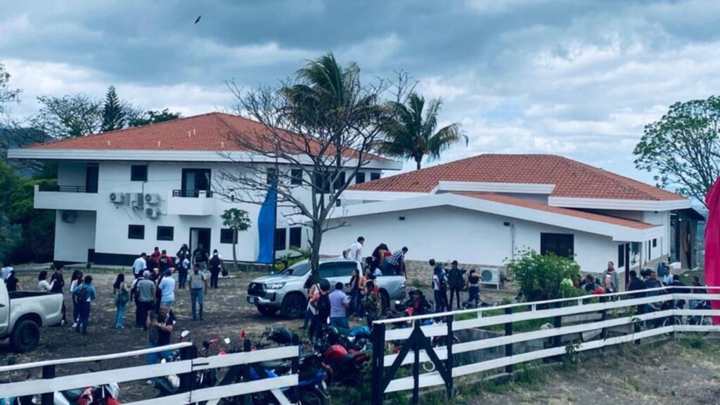 Dictadura inaugura centro para adictos en la finca Colibrí, confiscada a la iglesia Puerta de la Montaña
