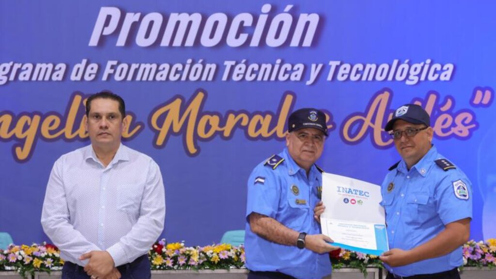Dictadura sandinista capacita a 750 policías en tecnología e informática; así aceita su aparato de cibervigilancia y espionaje en internet