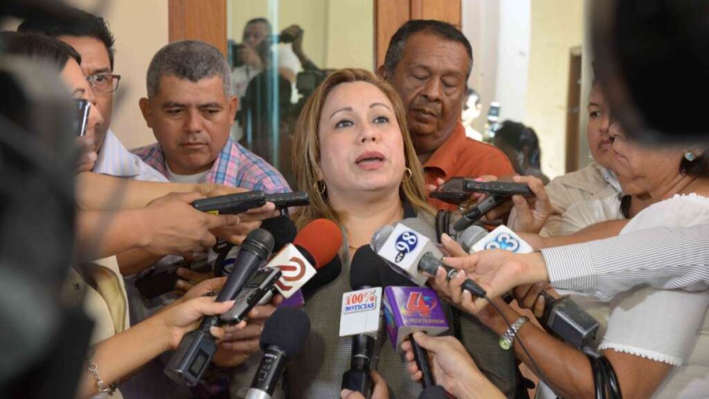 Norma Moreno, hermana de Fidel Moreno, purgada de un cargo fantasma en el CNU; se fue en la barrida de 70 trabajadores