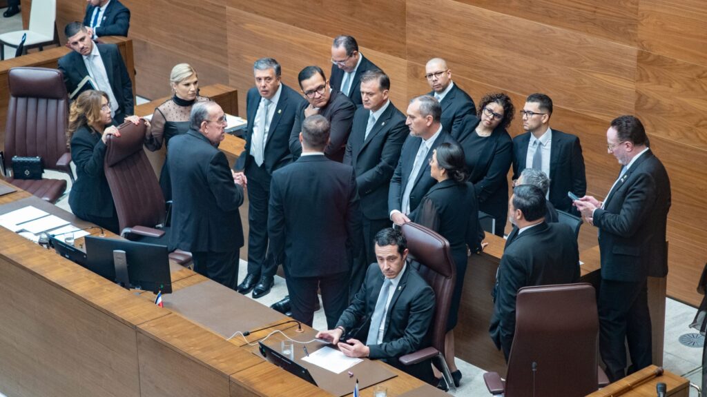 Asamblea Legislativa de Costa Rica guarda un minuto de silencio por el asesinato de Roberto Samcam