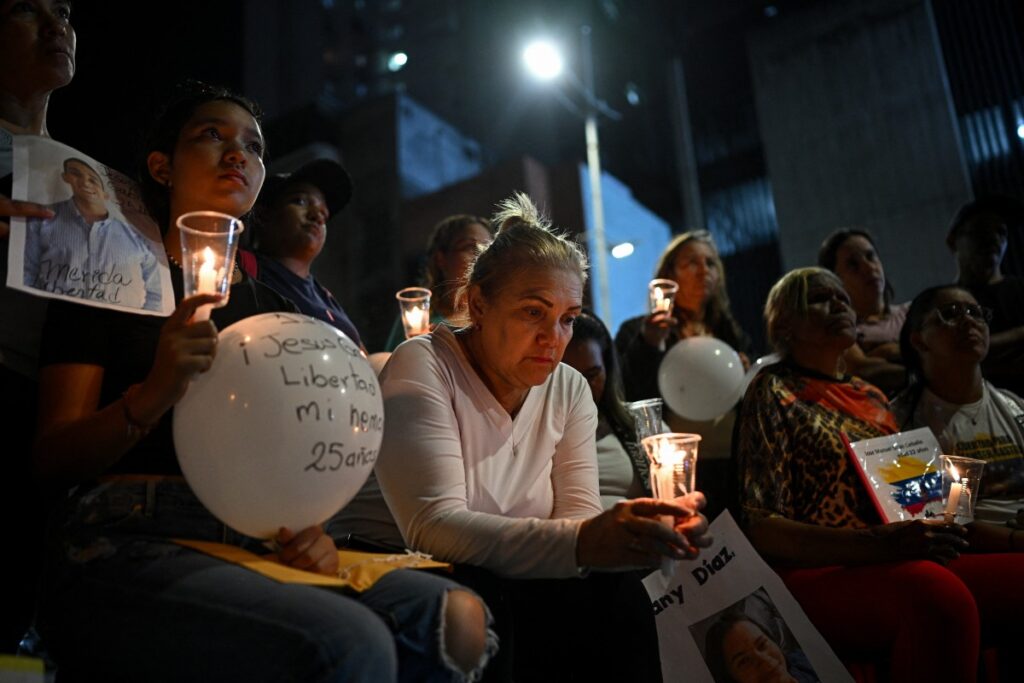 Vigilia en Venezuela por libertad de detenidos a casi un año de elecciones presidenciales