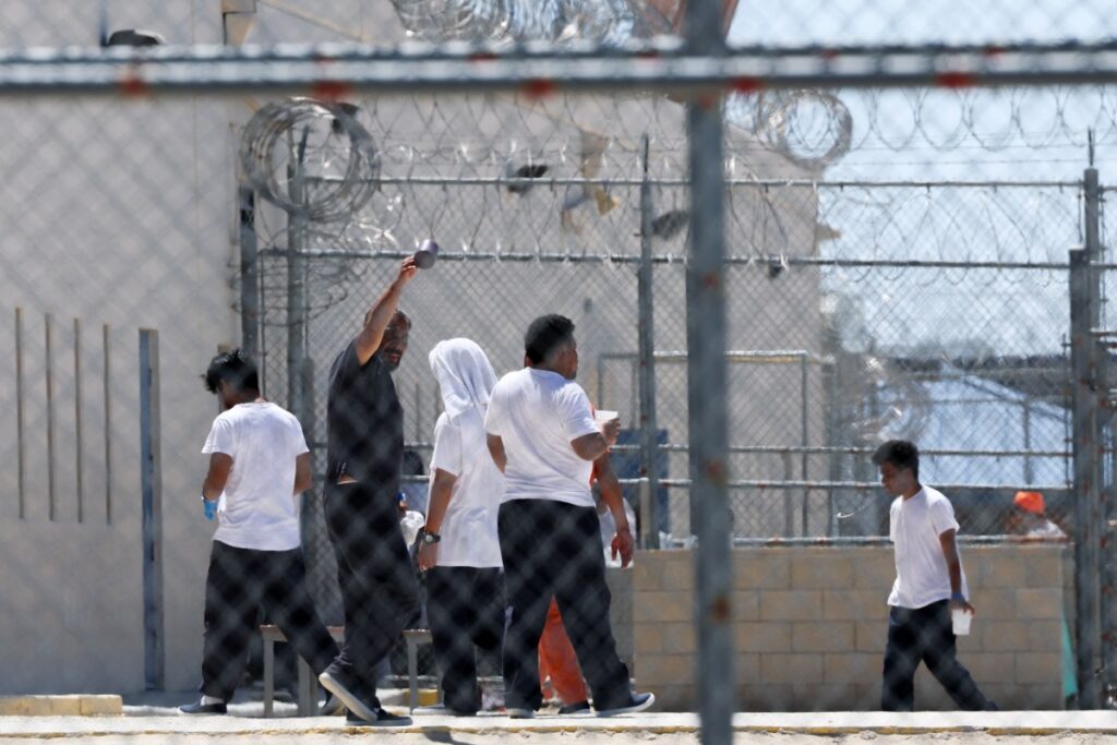 Detención de inmigrantes es un maná económico para prisiones privadas en EE. UU.