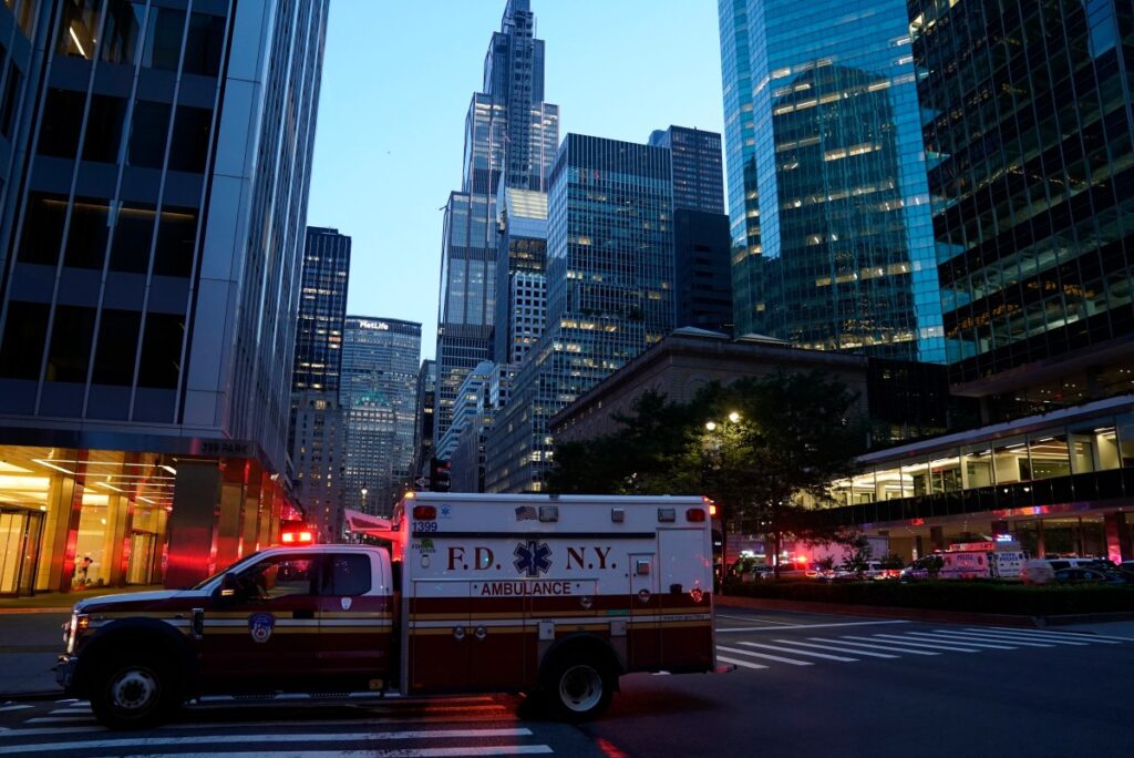 Un hombre mata a tiros a cuatro personas en un rascacielos en Nueva York