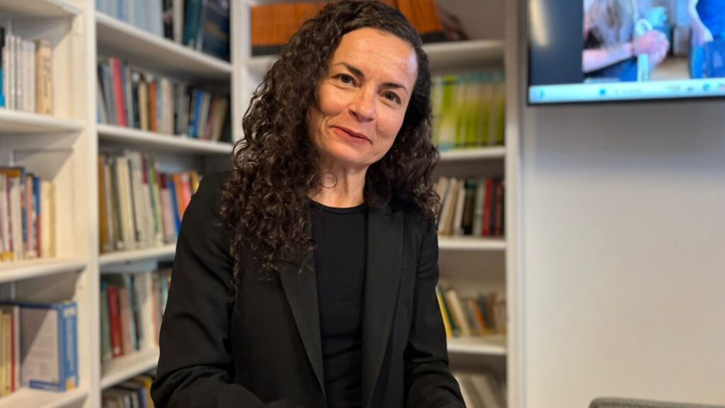 Almudena Bernabéu califica de irresponsable al gobierno de Costa Rica por silencio ante asesinato de Roberto Samcam