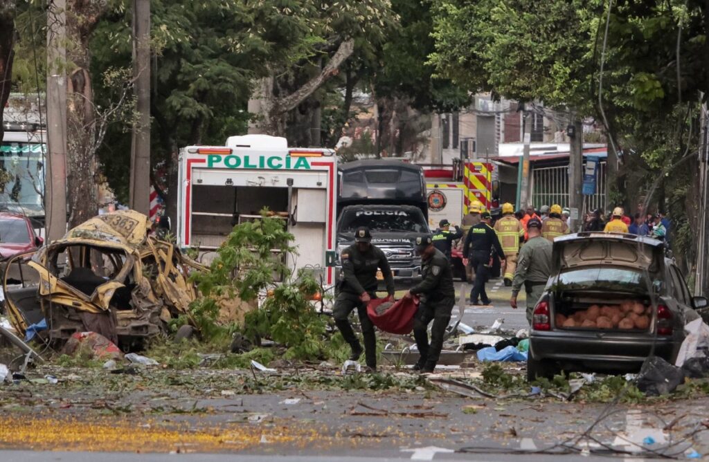 Regresa el terror a Colombia: atentado con coche bomba en Cali deja muertos y decenas de heridos