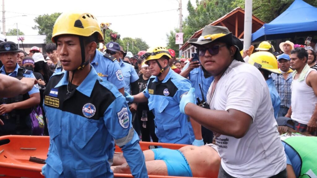 Cinco heridos tras explosión de cohetes durante la llevada de Santo Domingo a Las Sierritas
