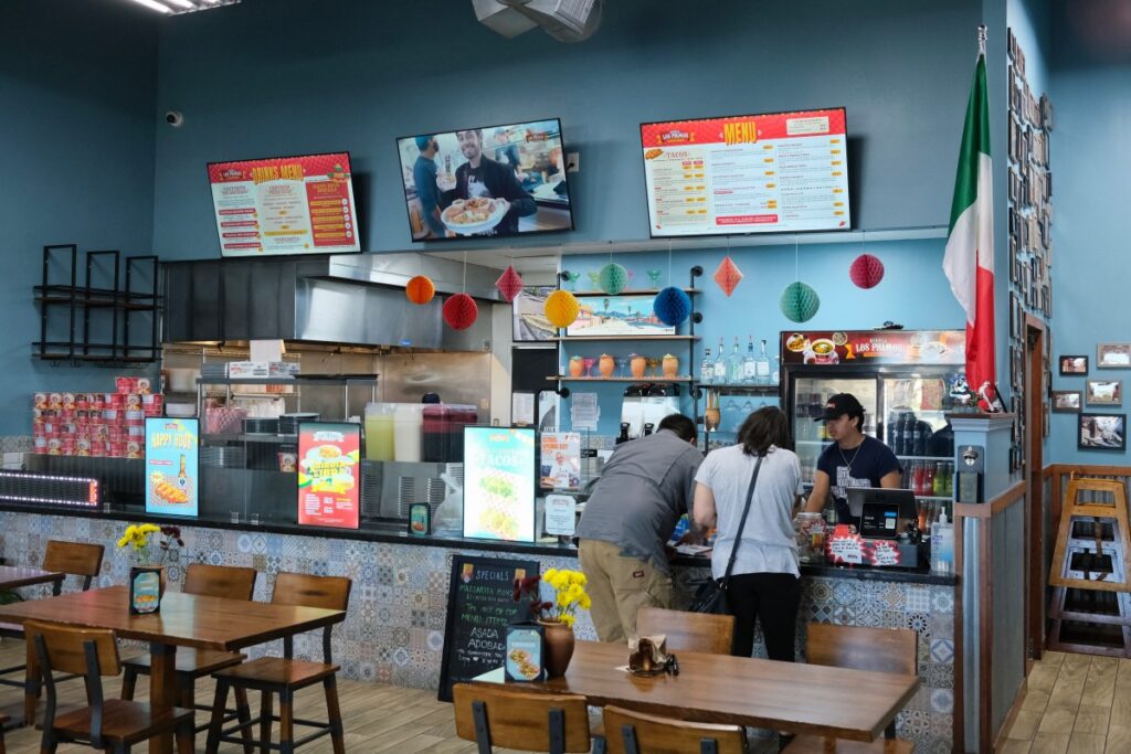 Redadas migratorias espantan a trabajadores y clientes de restaurantes en Texas