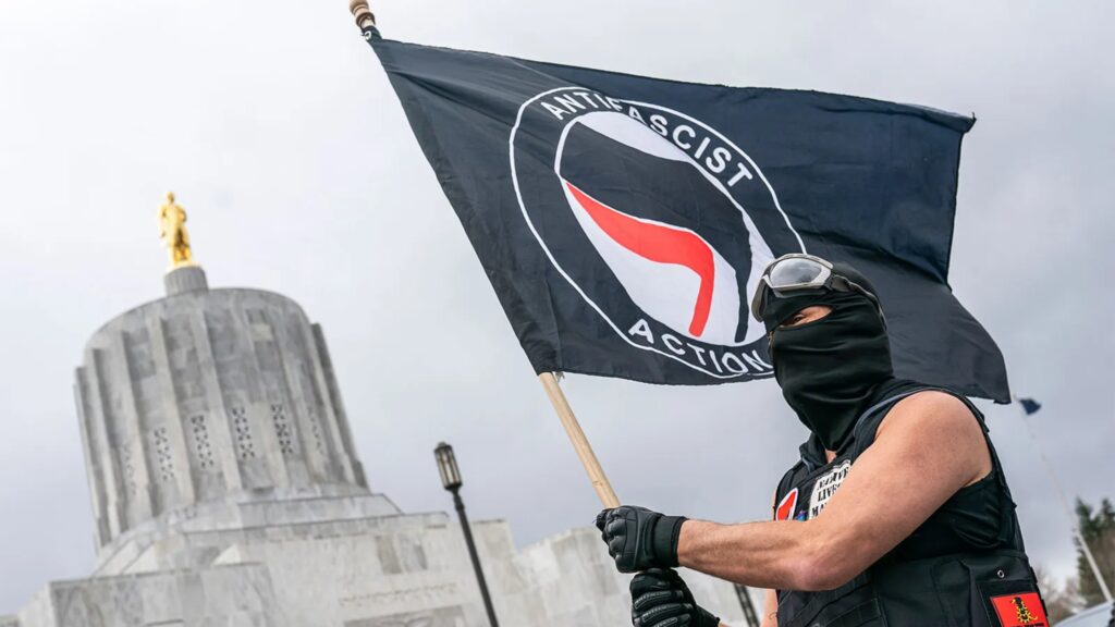 Antifa fue designada por Trump como «una gran organización terrorista de izquierda radical»