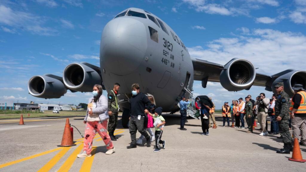 Estados Unidos deportó a 3,613 nicaragüenses en 30 vuelos entre enero y agosto de 2025