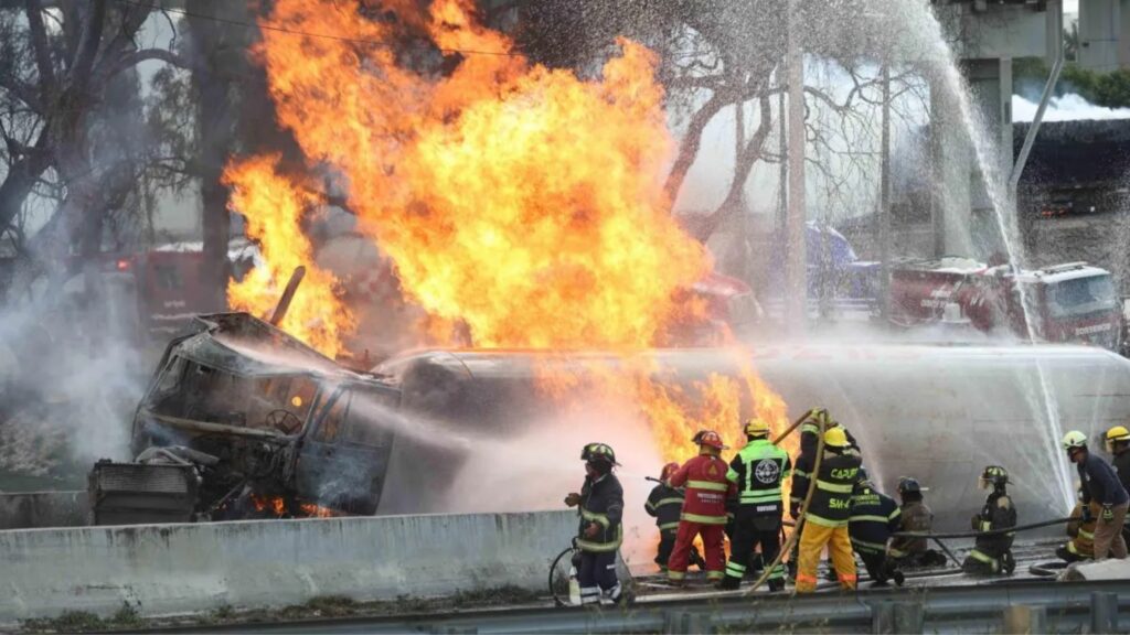 Explosión de pipa de gas en México deja al menos 3 muertos y más de 70 heridos