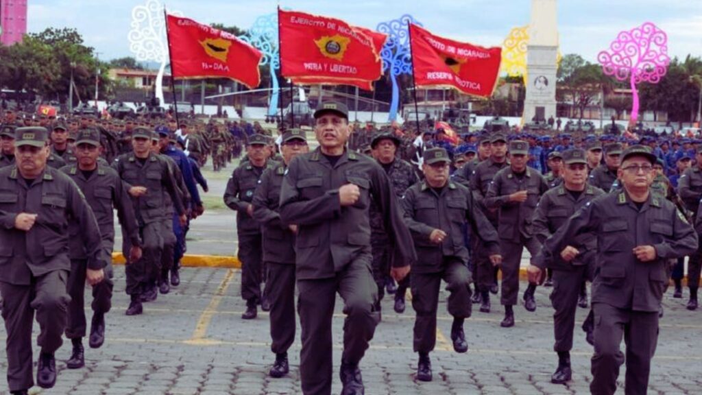 Ortega y Murillo intentan «endulzar» a los militares: ascenderán a 36 hombres de armas