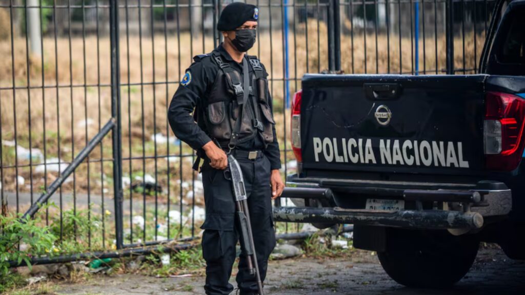 Policía orteguista allana casa del exdiputado Eliseo Núñez Hernández y lo despoja de propiedad familiar