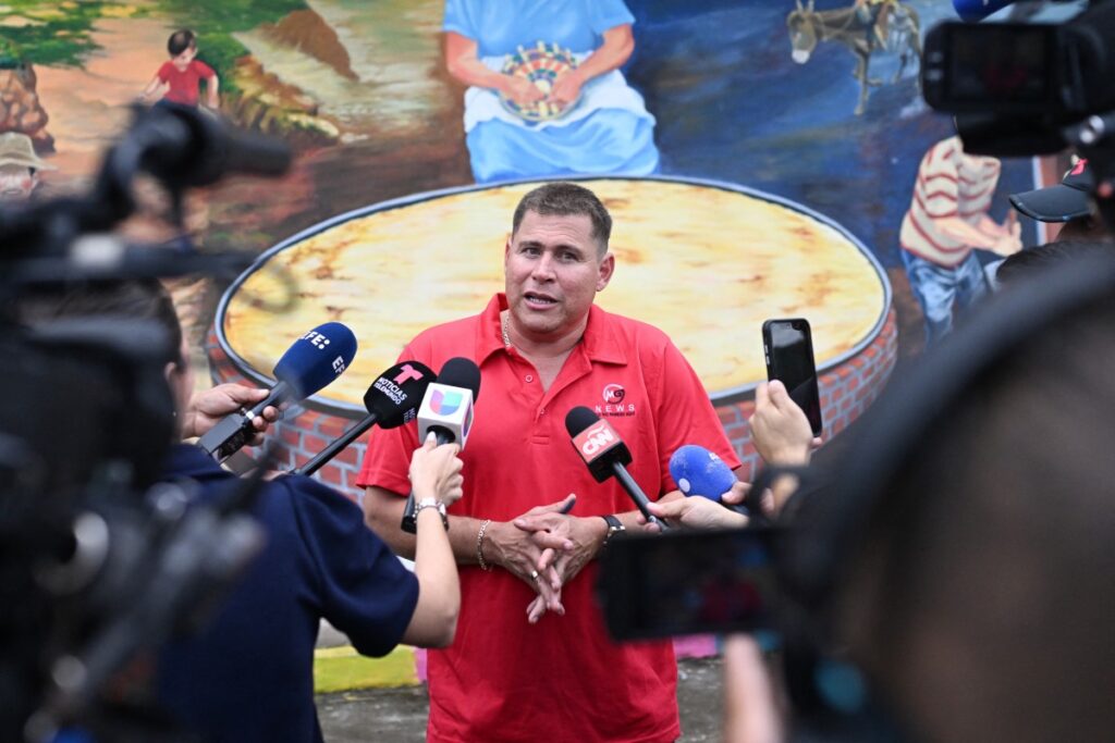 Deportan a periodista salvadoreño de EEUU por informar sobre arrestos de migrantes