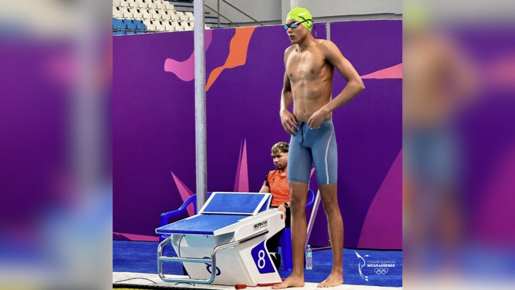 Erick Blandón hace historia en los Juegos Centroamericanos Guatemala 2025 y le da medalla de oro a Nicaragua en natación