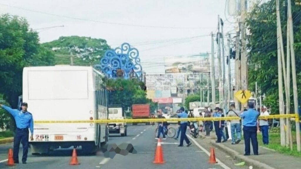Accidente en Managua: conductor de la ruta 266 arrolla y mata a un indigente en la Carretera Norte