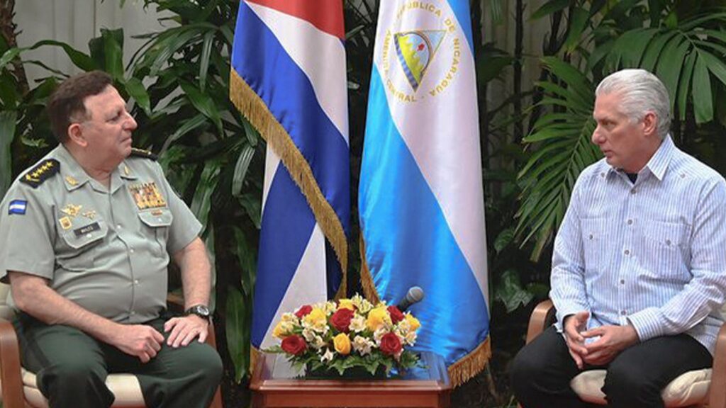 Julio César Avilés refuerza alianza para la represión y la cooperación militar con Cuba