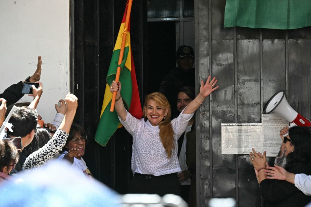 Jeanine Áñez, expresidenta de Bolivia, sale de prisión tras anulación de condena
