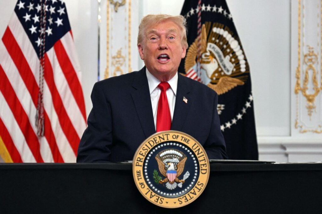 Trump dice que suspenderá «permanentemente» la migración desde el «tercer mundo» 