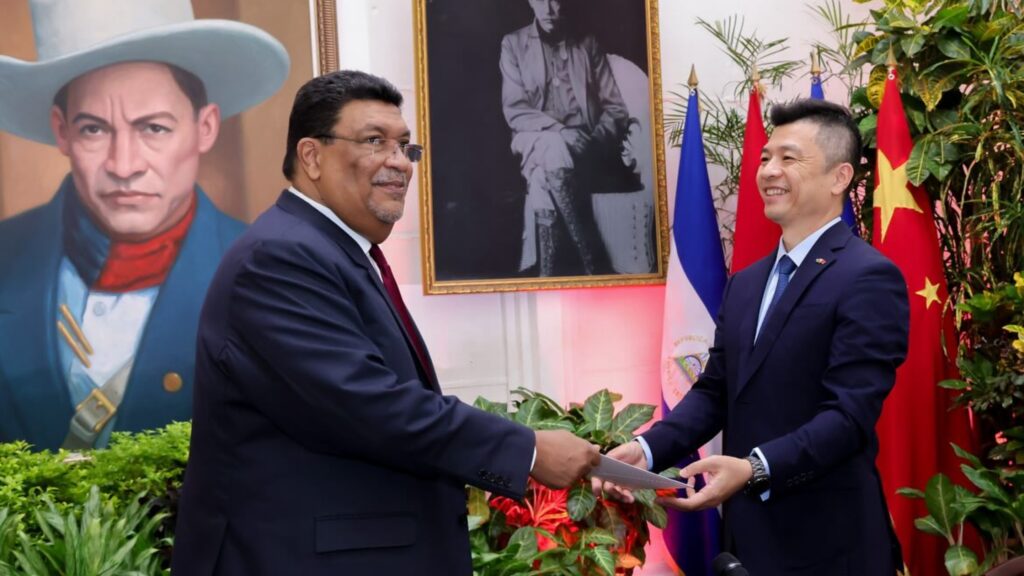 La dictadura recibe cartas de estilo del nuevo embajador de China en Managua