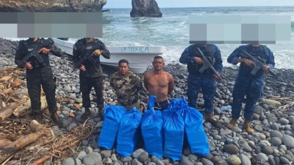 Un narco nicaragüense y otro guatemalteco fueron capturados en El Salvador mediante operativo aéreo y marítimo