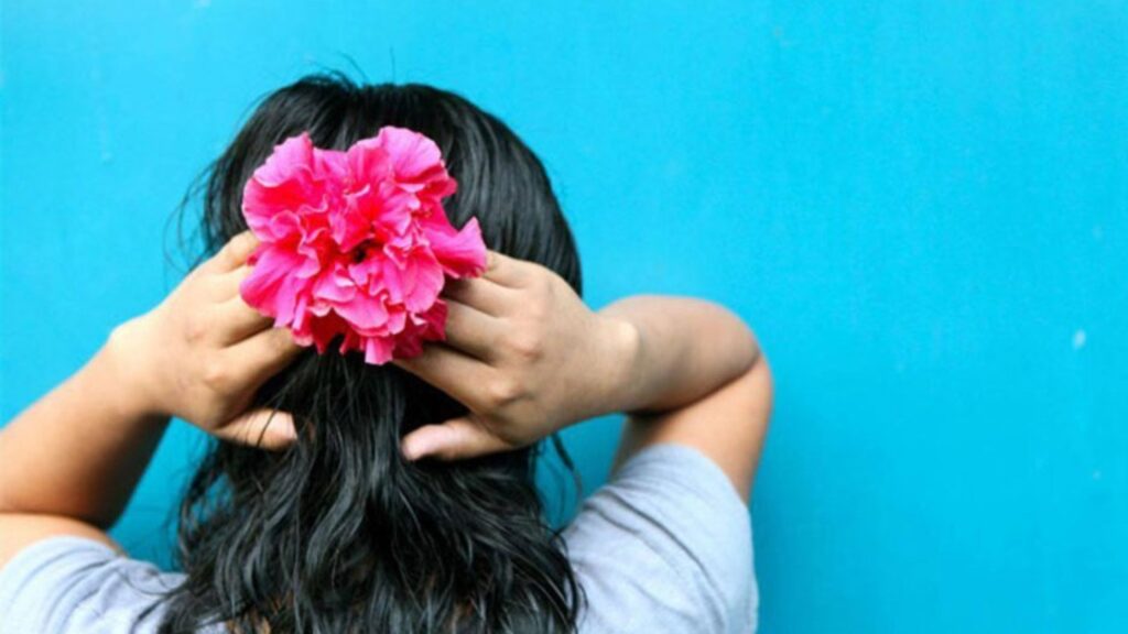 Un mujer abusaba sexualmente a su hija y producía pornografía para venderla en redes sociales