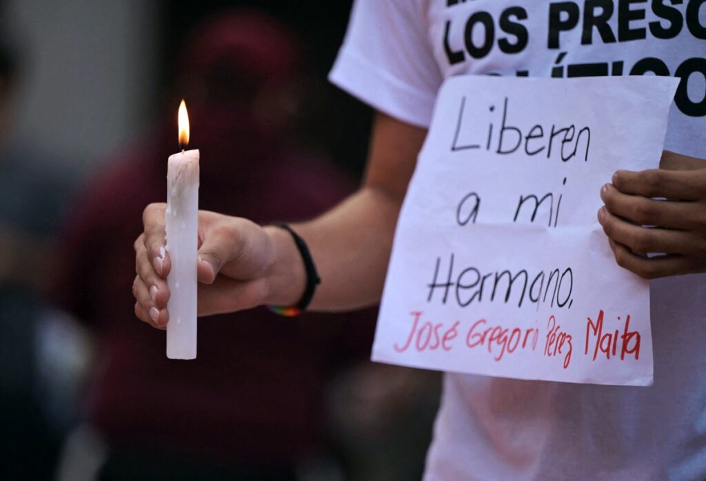 Venezuela excarcela 99 detenidos tras protestas por reelección de Maduro