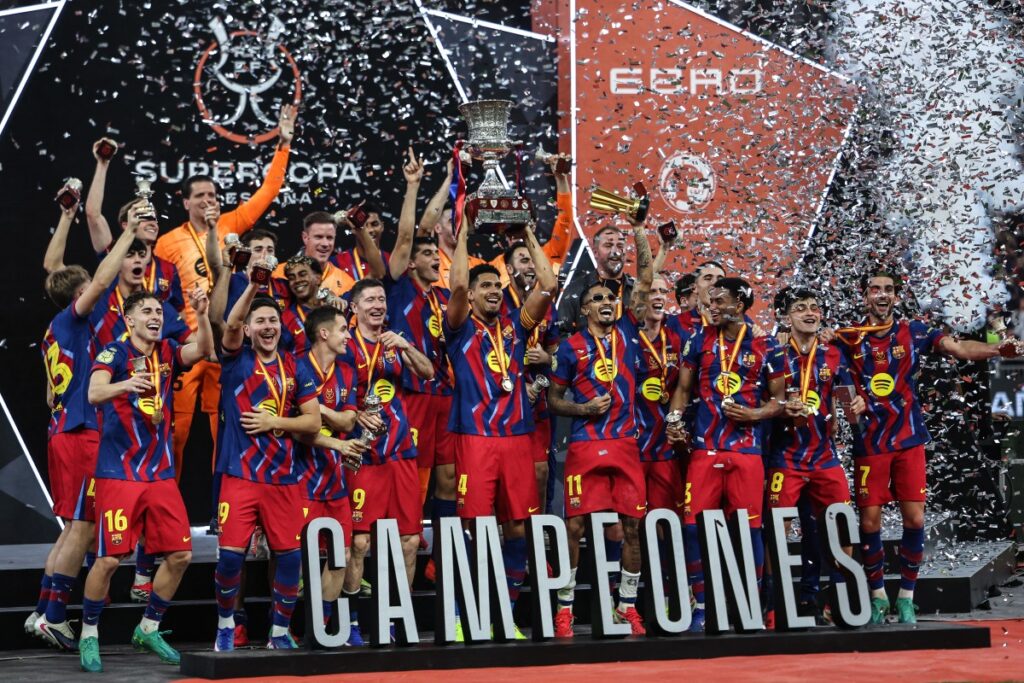 El Barcelona vence al Real Madrid (3-2) y revalida la Supercopa de España