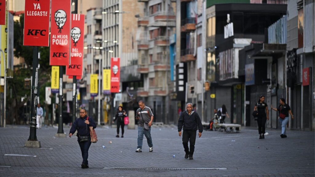 Venezuela entra en «conmoción exterior» tras la caída de Maduro mientras ciudadanos viven entre la vigilancia silenciosa