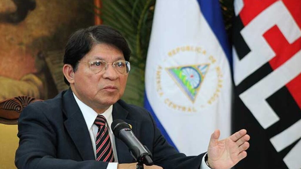 Régimen retira a Denis Moncada de Washington y reacomoda embajadas en Cuba y Venezuela