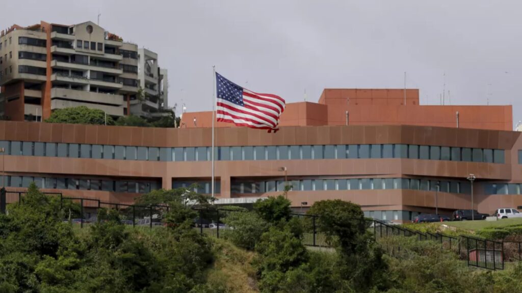 Venezuela y Estados Unidos evalúan reapertura de embajadas