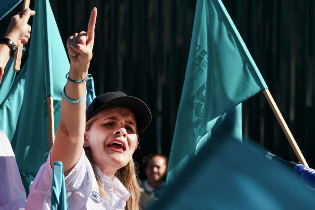 Oposición pide a presidenta de Costa Rica apoyar a migrantes y acciones por presos políticos