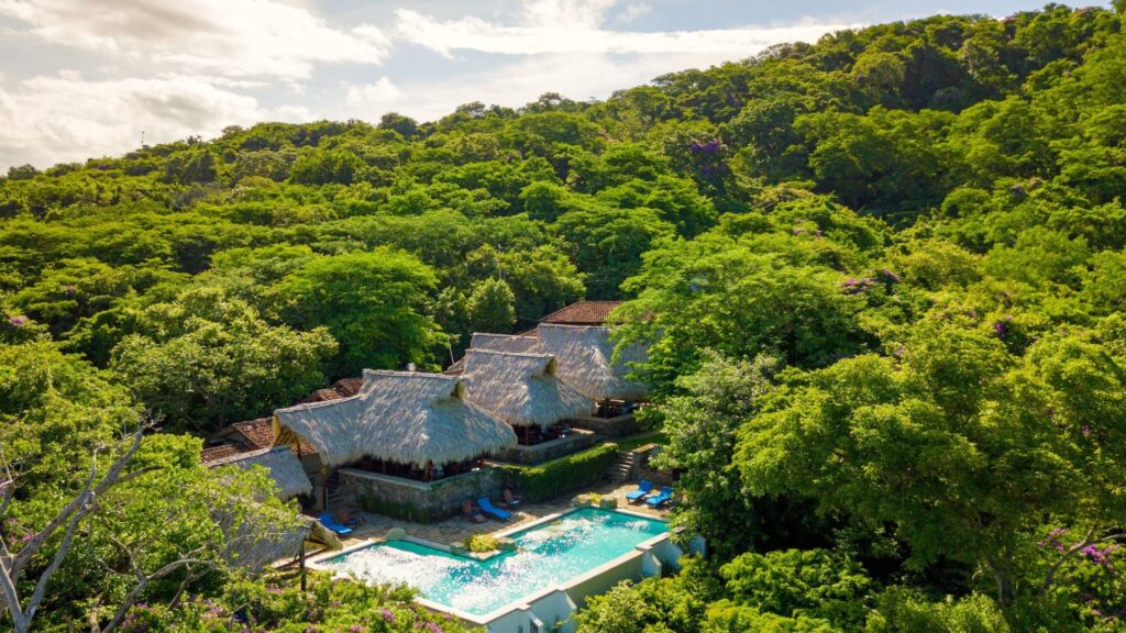 Reabre el Hotel Morgan’s Rock tras negociaciones con el régimen
