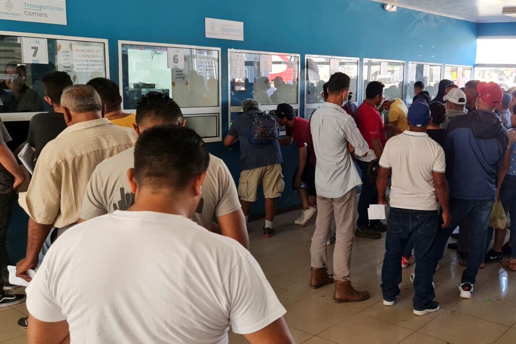 Nicaragüenses, los novenos del mundo con más solicitantes de asilo en 2025, según Acnur