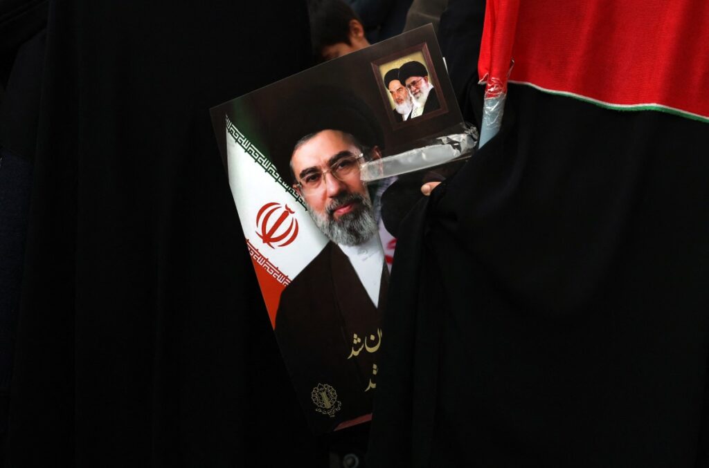 Mojtaba Jamenei, nuevo líder supremo de Irán e influyente sucesor de su padre