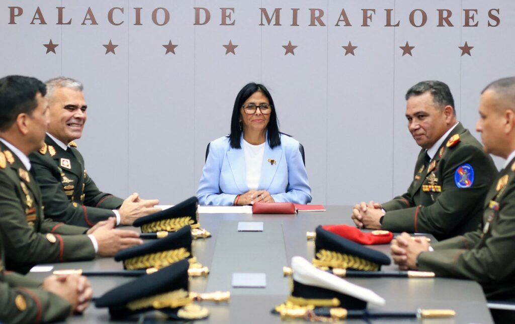 Purga en la Fuerza Armada de Venezuela responde a  «lealtades a Delcy Rodríguez», afirma militar retirado