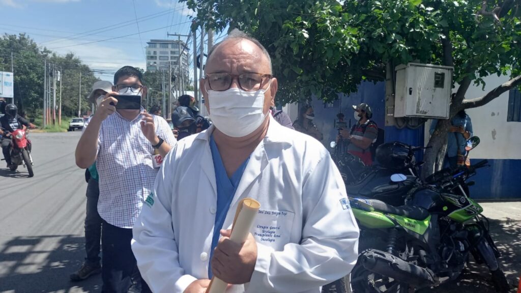 Dictadura detiene al médico José Luis Borgen cuando acudía a firmar a estación policial