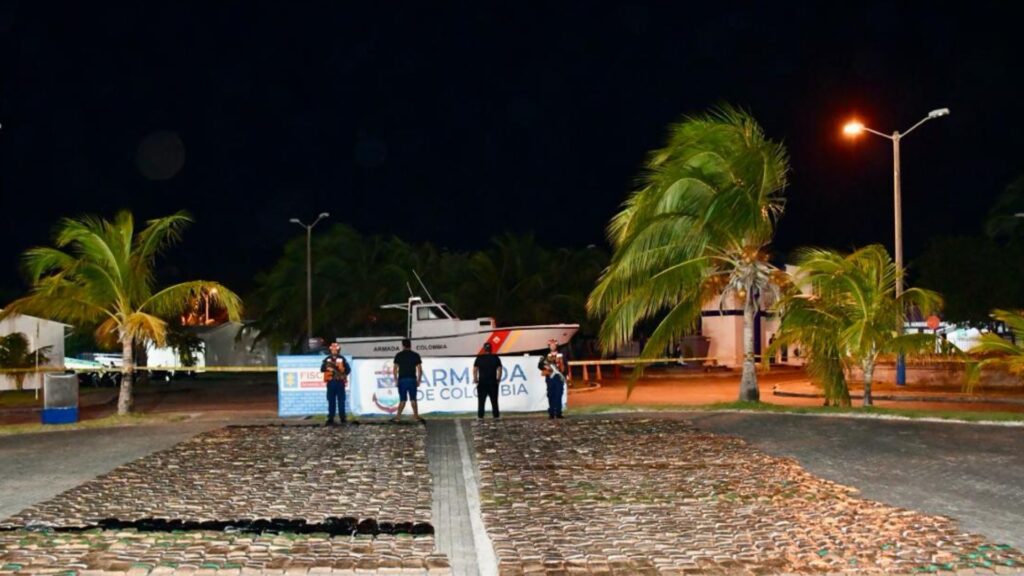 Armada de Colombia intercepta a dos nicaragüenses con millonario cargamento de marihuana