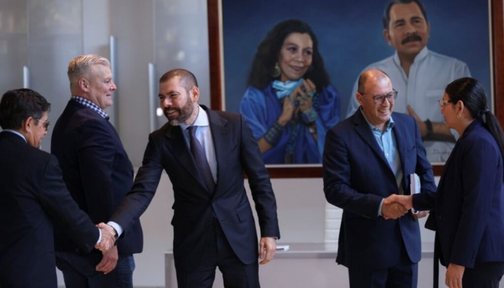 Representantes de minera Equinox Gold se reúnen con funcionarios del régimen sancionados por EEUU
