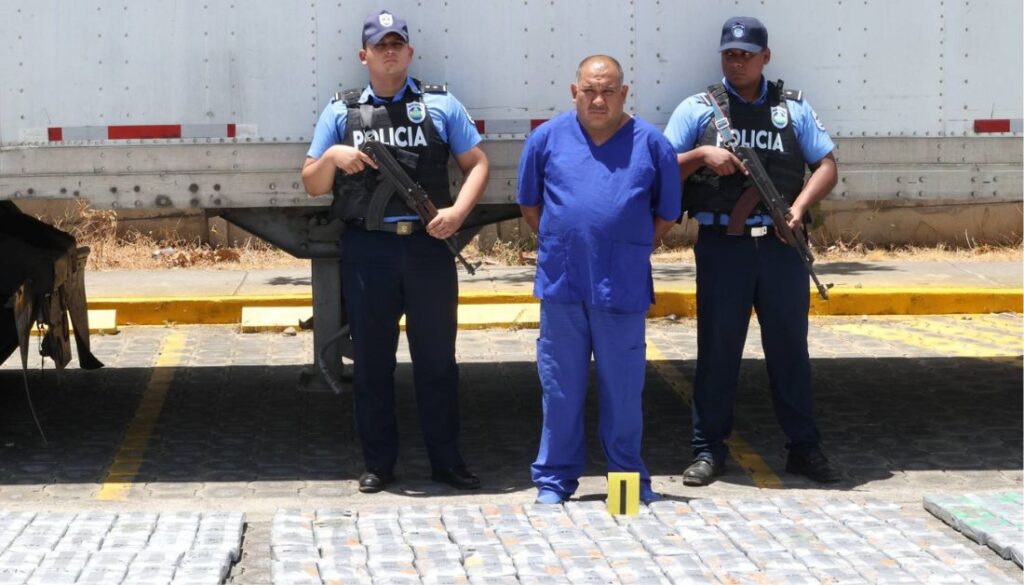 Policía incauta más de una tonelada de cocaína y detiene a conductor guatemalteco que trasladaba la droga