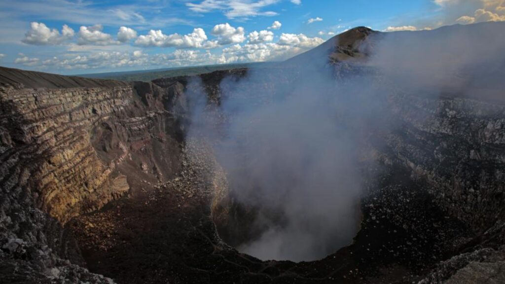 Alerta en Managua por enjambre sísmico en el volcán Masaya