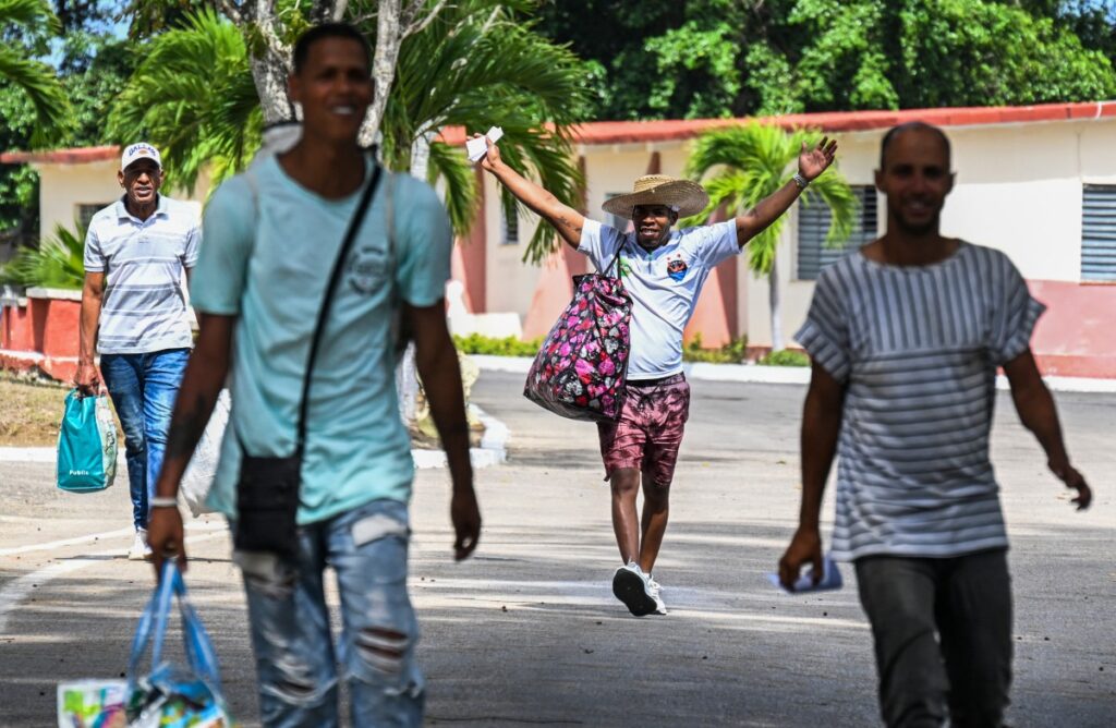 Cuba comienza a liberar presos tras anuncio de indulto