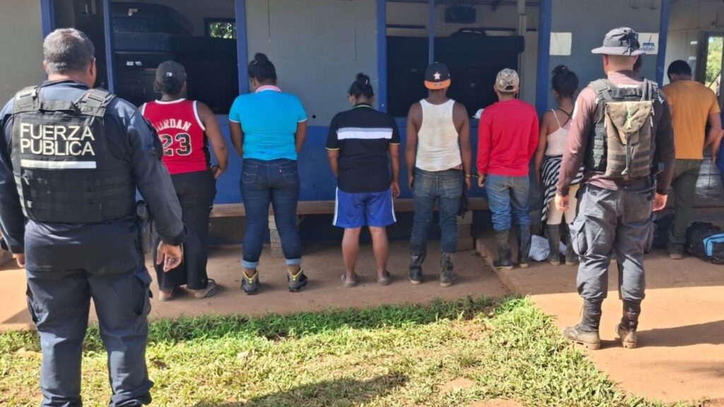 Fuerza Pública de Costa Rica detiene a 10 nicaragüenses por minería ilegal en zona de Crucitas