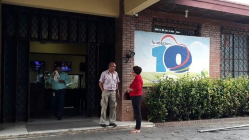 Periodista demanda a Canal 10 por despido durante su embarazo
